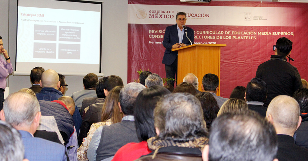 Revisión a fondo de la currícula en educación media superior para modificarla acorde a las necesidades actuales de los jóvenes y del país Revisión a fondo de la currícula en educación media superior para modificarla acorde a las necesidades actuales de los jóvenes y del país